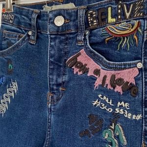 Topshop Moto Jamie scribble embroidered jeans 25